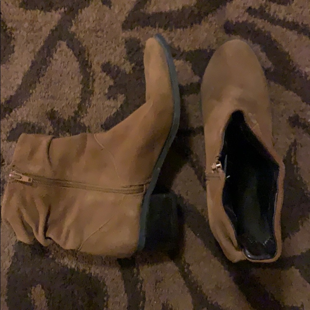 Low-Heeled Boots